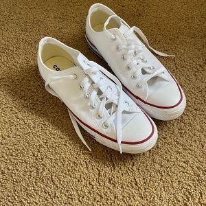 Converse white low top. Chuck Taylor sneakers, tennis shoes. Worn once.